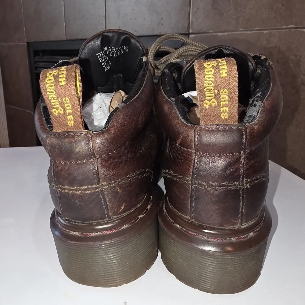 DR MARTENS ENGLAND #8287 4UK/6US Vintage Distressed Brown Leather Ankle Boots